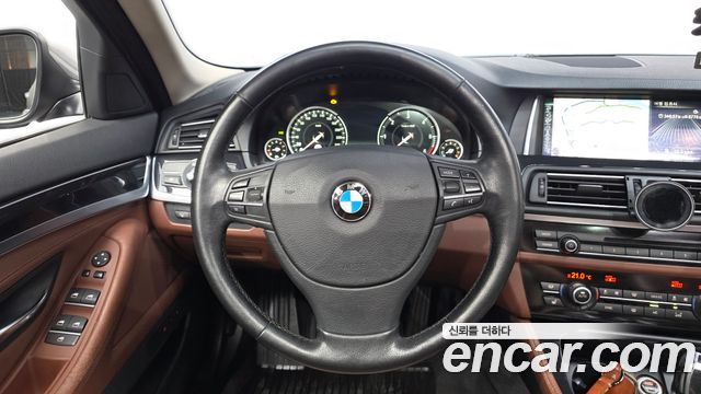 BMW 5-Series 2015 — photo 13
