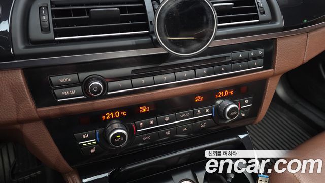 BMW 5-Series 2015 — photo 17
