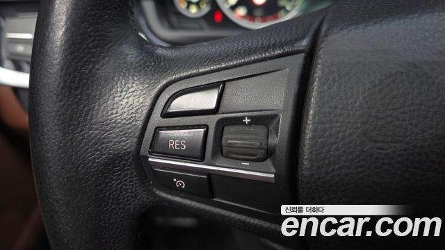 BMW 5-Series 2015 — photo 18