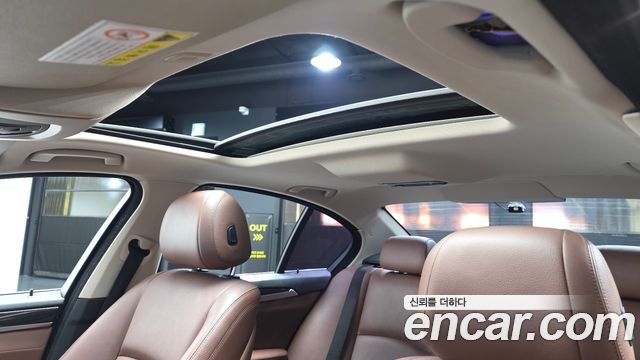 BMW 5-Series 2015 — photo 19