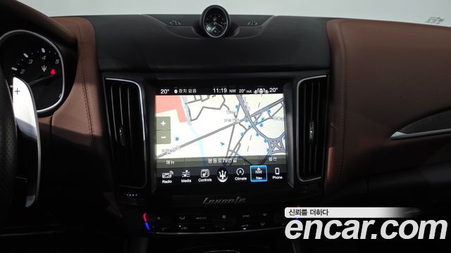 Maserati Levante 2017 — photo 12