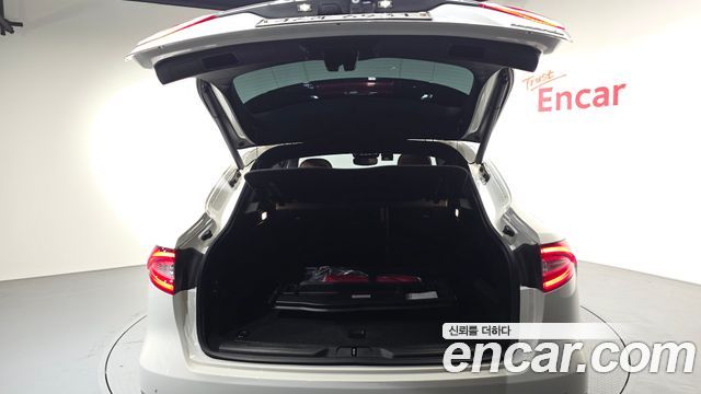 Maserati Levante 2017 — photo 20