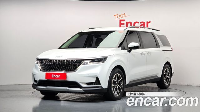 Kia Canival 2023 — photo 1