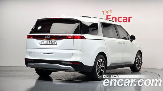 Kia Canival 2023 — photo 2