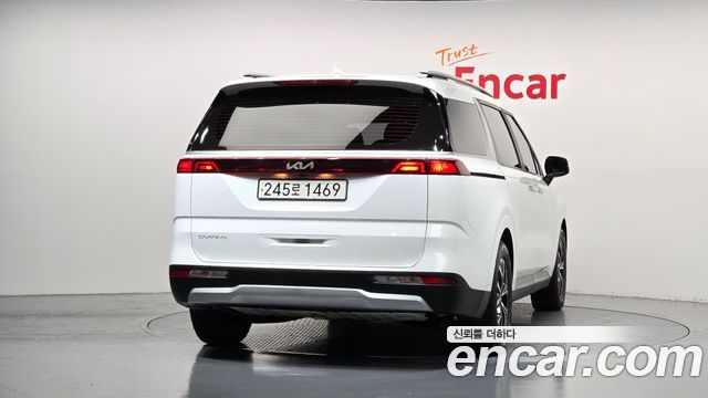 Kia Canival 2023 — photo 4