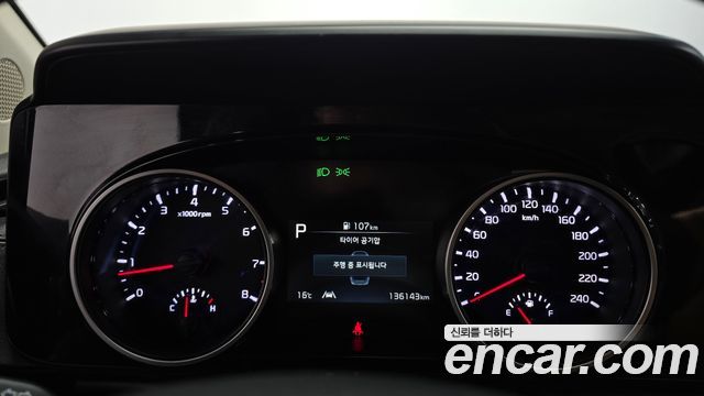 Kia Canival 2023 — photo 8