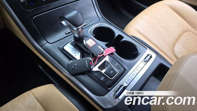 Kia Canival 2023 — photo 9