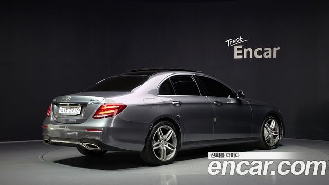Mercedes-Benz E-Class 2017 — photo 2