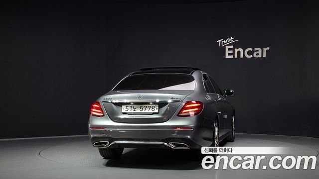 Mercedes-Benz E-Class 2017 — photo 4