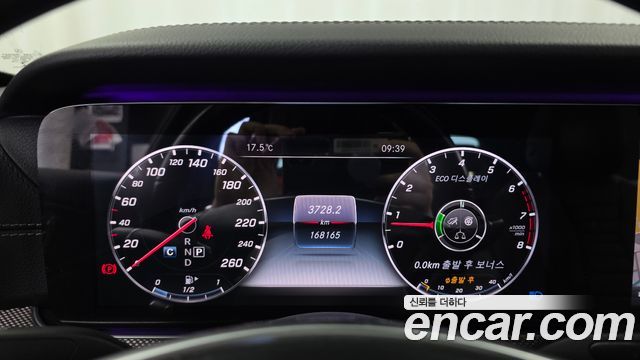 Mercedes-Benz E-Class 2017 — photo 8