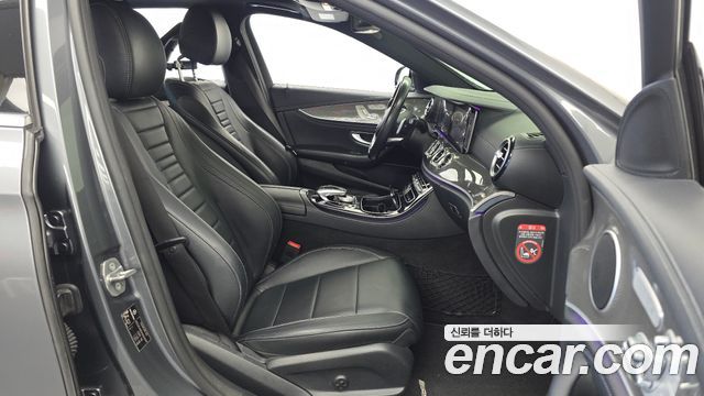 Mercedes-Benz E-Class 2017 — photo 11