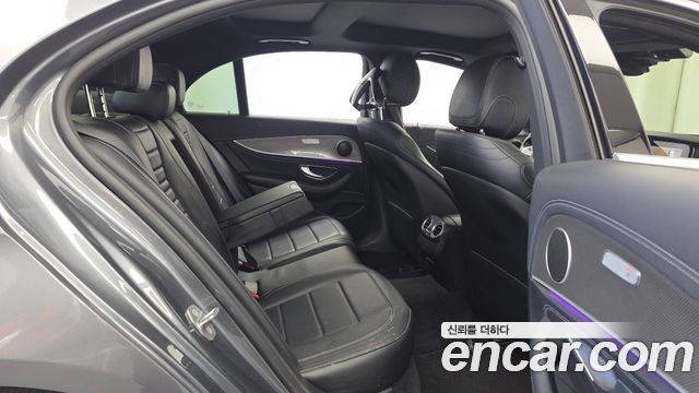 Mercedes-Benz E-Class 2017 — photo 12