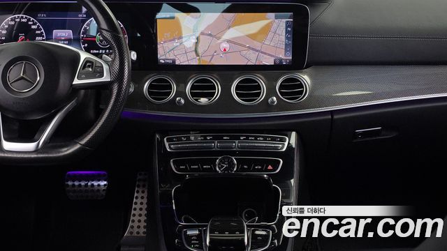 Mercedes-Benz E-Class 2017 — photo 14
