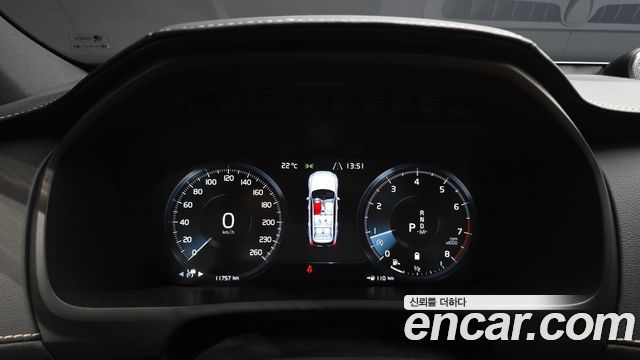 Volvo XC90 2021 — photo 8