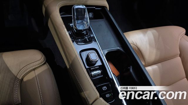 Volvo XC90 2021 — photo 9