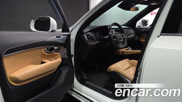 Volvo XC90 2021 — photo 10