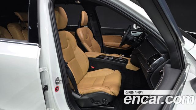 Volvo XC90 2021 — photo 11
