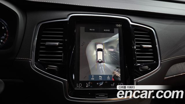 Volvo XC90 2021 — photo 16