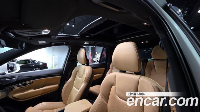 Volvo XC90 2021 — photo 18