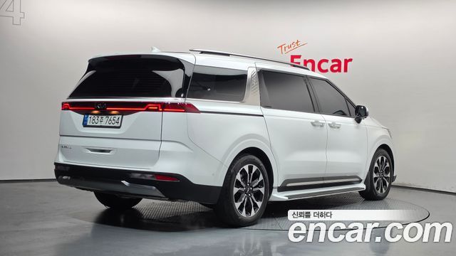 Kia Canival 2023 — photo 2