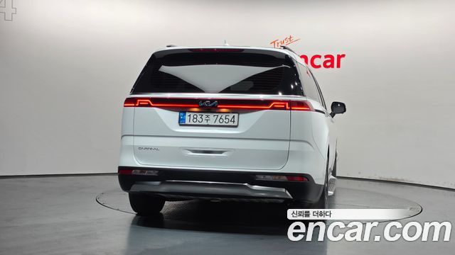 Kia Canival 2023 — photo 4