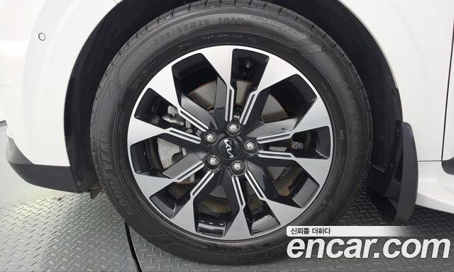 Kia Canival 2023 — photo 5