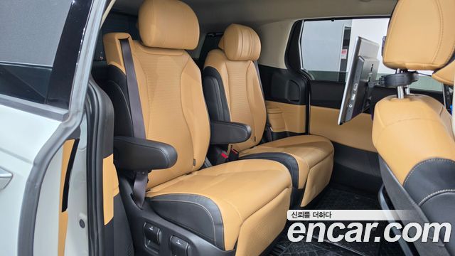 Kia Canival 2023 — photo 17