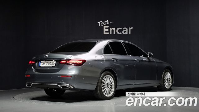 Mercedes-Benz E-Class 2022 — photo 2