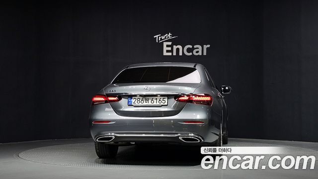 Mercedes-Benz E-Class 2022 — photo 4