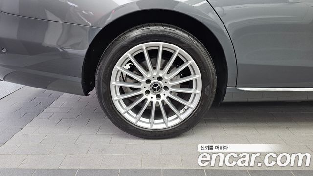Mercedes-Benz E-Class 2022 — photo 5