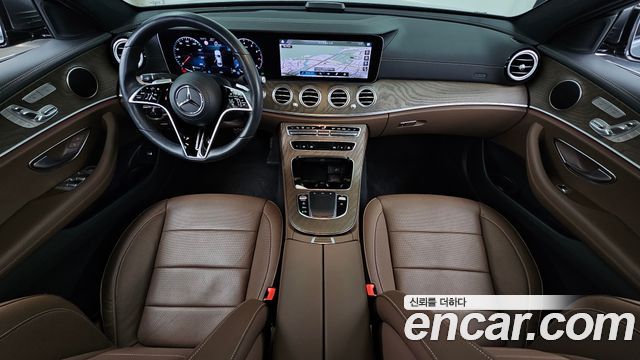 Mercedes-Benz E-Class 2022 — photo 10