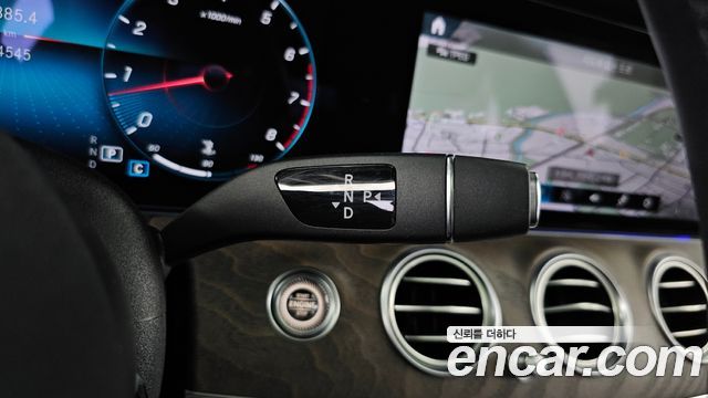 Mercedes-Benz E-Class 2022 — photo 12