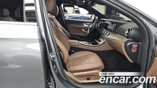 Mercedes-Benz E-Class 2022 — photo 17