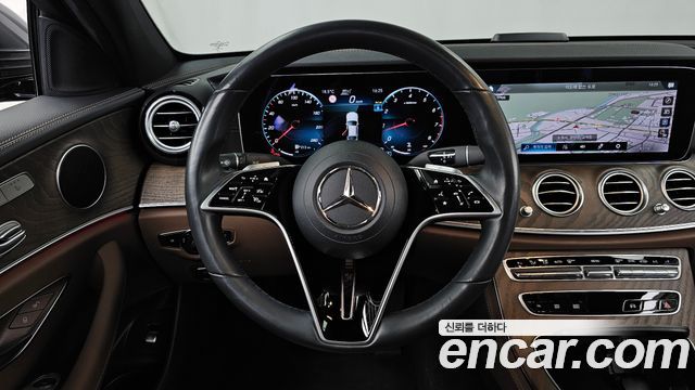 Mercedes-Benz E-Class 2022 — photo 19