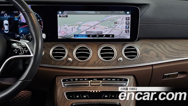 Mercedes-Benz E-Class 2022 — photo 20
