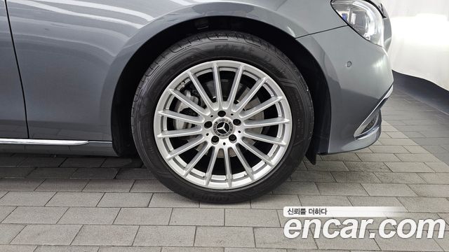 Mercedes-Benz E-Class 2022 — photo 7