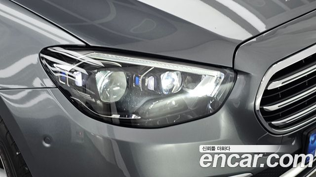 Mercedes-Benz E-Class 2022 — photo 8