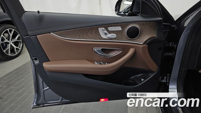 Mercedes-Benz E-Class 2022 — photo 14