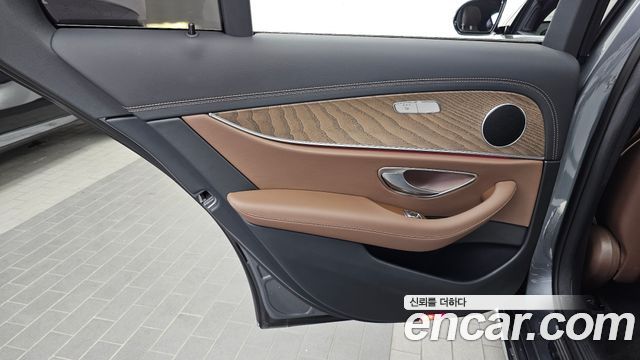 Mercedes-Benz E-Class 2022 — photo 15