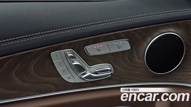 Mercedes-Benz E-Class 2022 — photo 16