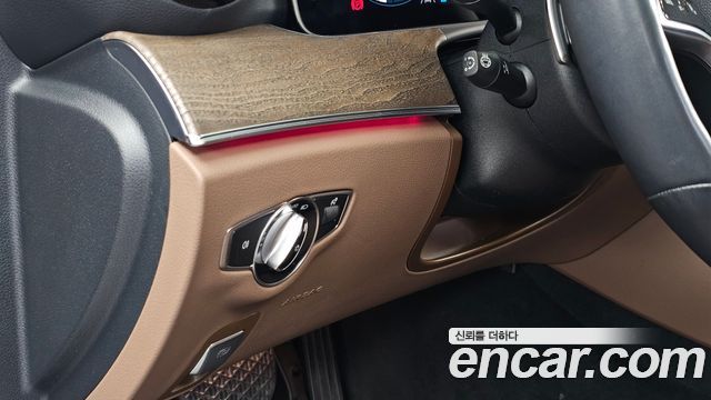 Mercedes-Benz E-Class 2022 — photo 28