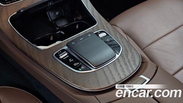 Mercedes-Benz E-Class 2022 — photo 34