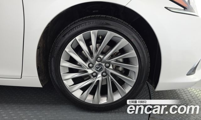 Lexus ES 2025 — photo 7