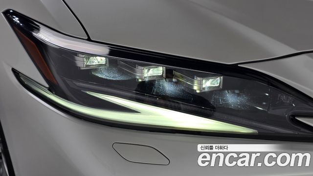 Lexus ES 2025 — photo 8