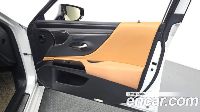 Lexus ES 2025 — photo 14