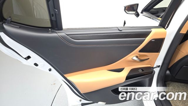 Lexus ES 2025 — photo 15