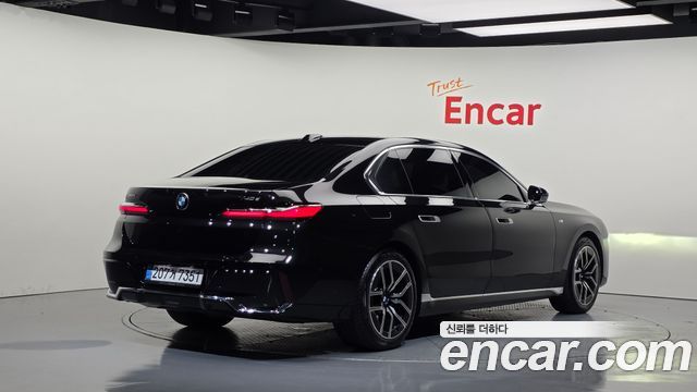 BMW 7-Series 2025 — photo 2