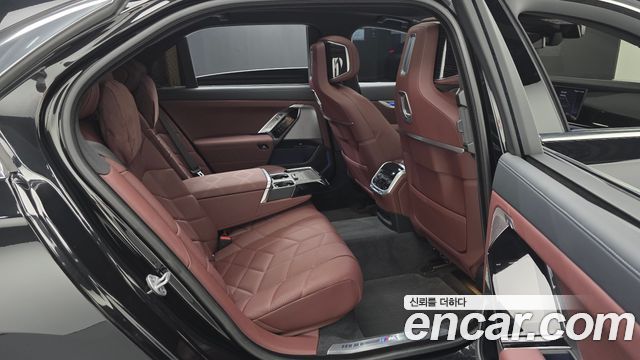 BMW 7-Series 2025 — photo 17