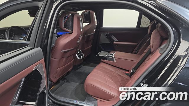 BMW 7-Series 2025 — photo 18