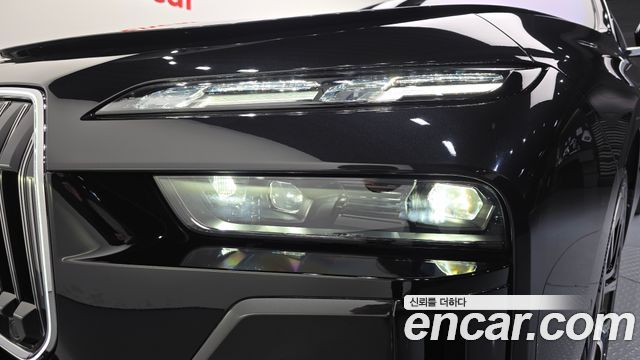 BMW 7-Series 2025 — photo 8